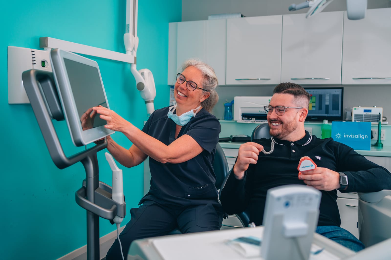 Dentist and patient reviewing an intraoral scan on screen